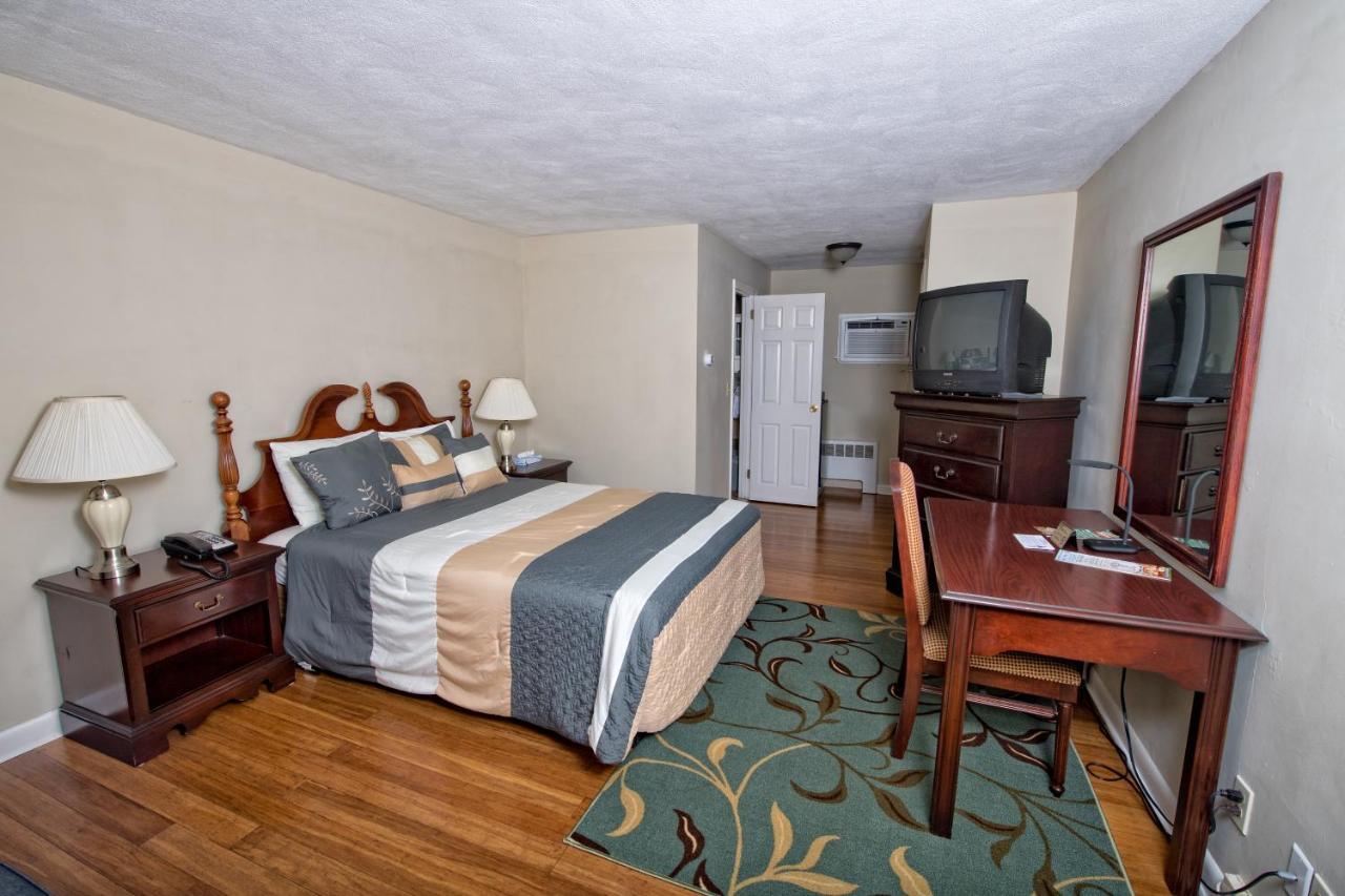 Colonial Inn Seekonk Exterior photo